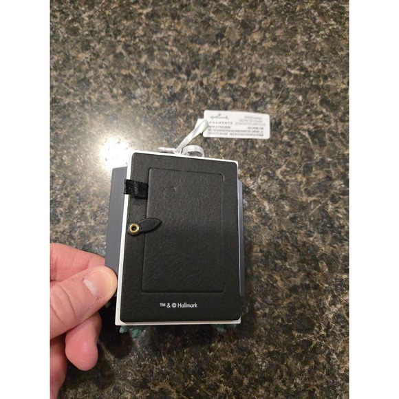 HALLMARK- 2024 Family Photo Christmas Ornament Holiday Window Shutter Design - Picture 4 of 4